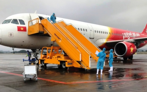 Quảng Ninh đón 229 hành khách về từ Hàn Quốc, đưa đi cách ly tập trung