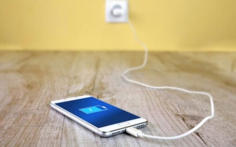Thoát ứng dụng, sạc qua đêm và những quan niệm sai lầm khi dùng smartphone