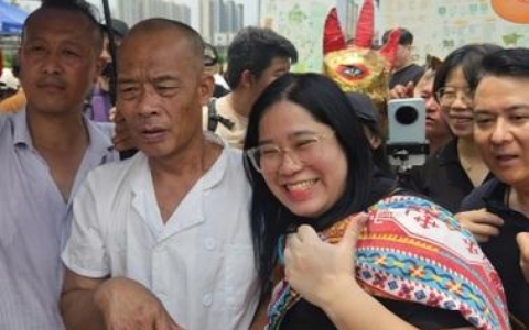 C&ocirc; g&aacute;i Việt tới qu&aacute;n lẩu g&agrave;, chủ phải "van xin kh&aacute;ch đừng đến" ở Trung Quốc