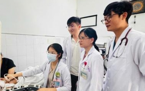 Đi kh&aacute;m miễn ph&iacute;, b&eacute; trai được ph&aacute;t hiện bệnh tim bẩm sinh nguy hiểm