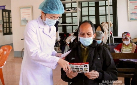 Hướng về cơ sở, nâng cao nhận thức về chăm sóc sức khoẻ người dân