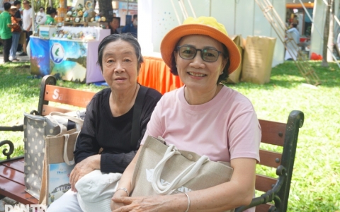 Khách Việt "chốt đơn" tour châu Âu trăm triệu đồng ở Ngày hội Du lịch TPHCM