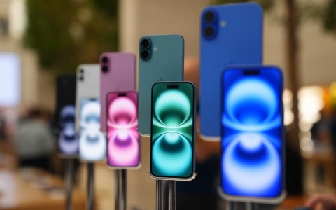 Thuế đối ứng của Tổng thống Trump có thể đẩy giá iPhone lên trên 2.300 USD