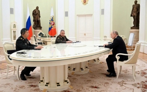 Tổng thống Putin gặp Bộ trưởng Quốc phòng Trung Quốc