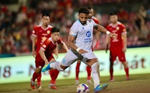 Xu&acirc;n Son c&oacute; pha bỏ lỡ cơ hội hiếm thấy tr&ecirc;n b&igrave;nh diện b&oacute;ng đ&aacute; thế giới
