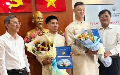 Bộ đ&ocirc;i Việt kiều Patrik L&ecirc; Giang, Khoa Ng&ocirc; ch&iacute;nh thức nhận quốc tịch Việt Nam