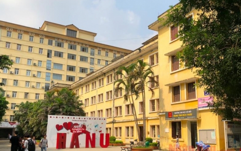 C&aacute;c trường c&oacute; thể cho sinh vi&ecirc;n bảo vệ đồ &aacute;n, l&agrave;m kh&oacute;a luận trực tuyến
