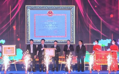 Chủ tịch Quốc hội Vương Đình Huệ dự lễ công bố huyện Nghi Lộc đạt chuẩn nông thôn mới