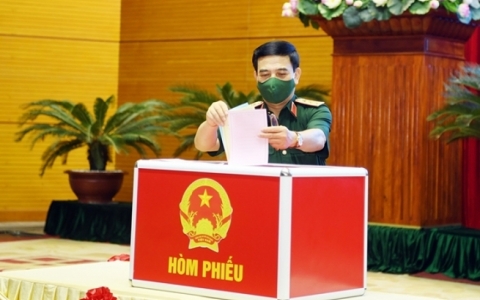 Cử tri các đơn vị quân đội tham gia bỏ phiếu thực hiện quyền và nghĩa vụ công dân