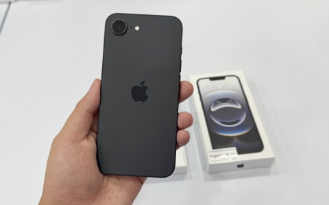 Giá iPhone 16e tiếp tục giảm