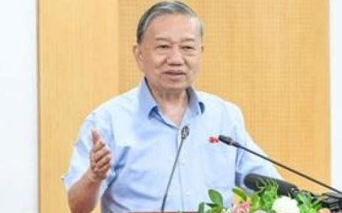 &ldquo;Kh&ocirc;ng thể đ&aacute;nh đố d&acirc;n l&ecirc;n th&agrave;nh phố m&agrave; hỏi, l&ecirc;n Trung ương m&agrave; kiện&rdquo;