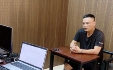 Nghi vợ c&oacute; t&igrave;nh cảm với bạn học cũ, người đ&agrave;n &ocirc;ng cầm dao g&acirc;y trọng &aacute;n