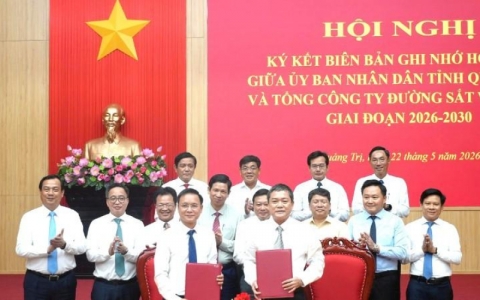 Quảng Trị hợp t&aacute;c Tổng C&ocirc;ng ty Đường sắt Việt Nam ph&aacute;t triển t&agrave;u du lịch