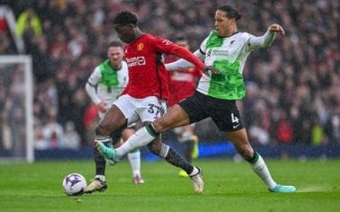Si&ecirc;u m&aacute;y t&iacute;nh dự đo&aacute;n bất ngờ về trận quyết đấu giữa Man Utd v&agrave; Liverpool