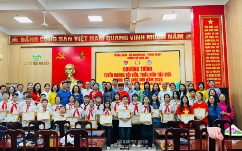 Thành phố Lạng Sơn: Tuyên dương 27 học sinh tiêu biểu
