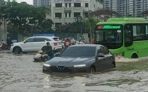 Thợ xe "mách" những dấu hiệu nhận biết ô tô bị ngập nước để tránh mua phải