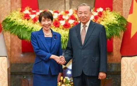 Thủ tướng Nhật Bản rời H&agrave; Nội, kết th&uacute;c tốt đẹp chuyến thăm Việt Nam