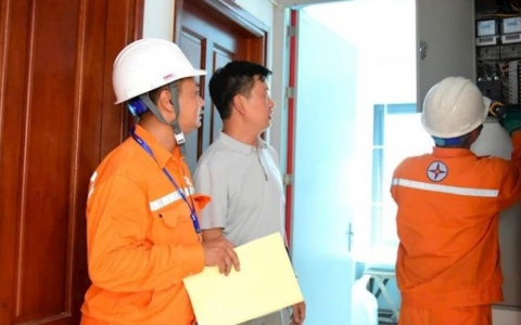 Từ ng&agrave;y 25/5/2026, h&agrave;nh vi thu tiền điện của người thu&ecirc; nh&agrave; cao hơn mức quy định sẽ bị xử phạt từ 20 đến 30 triệu đồng