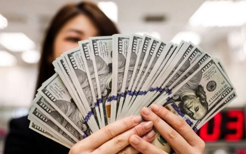 Tỷ giá USD hôm nay (10-5): Đồng USD hạ nhiệt, vẫn trụ vững trên mốc 100