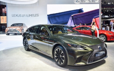 Chất sang trên bộ đôi sedan Lexus tại Việt Nam