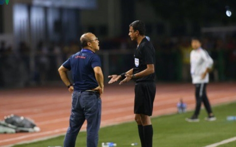 HLV Park Hang Seo bị AFC cấm chỉ đạo 4 trận