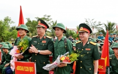 Quê hương “núi Ấn, sông Trà” tưng bừng ngày hội giao quân