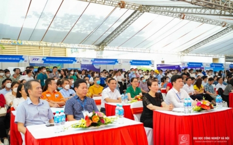 Gần 100 doanh nghiệp v&agrave;o trường đại học tuyển chọn sinh vi&ecirc;n