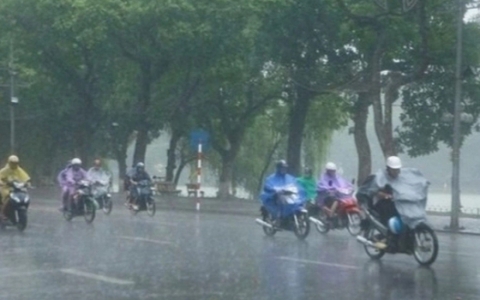 Miền Bắc mưa to, miền Trung nắng nóng