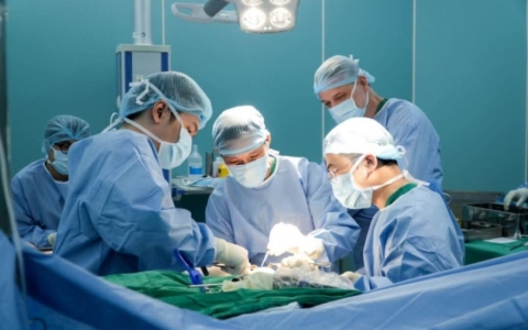 Một tháng cứu người phụ nữ ở TPHCM bị xe tải cán nguy kịch
