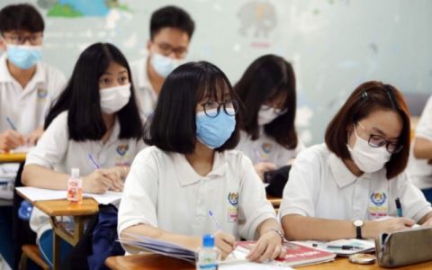 Phương &aacute;n thi ở c&aacute;c tỉnh c&ograve;n dịch bệnh nặng
