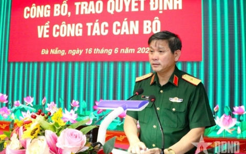 Quân khu 5 công bố, trao quyết định về công tác cán bộ