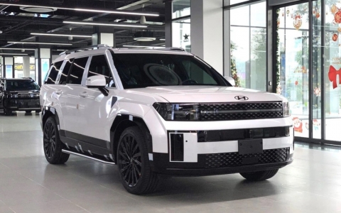 Santa Fe được giảm giá tới 200 triệu đồng, sức bán vẫn thua Toyota Fortuner