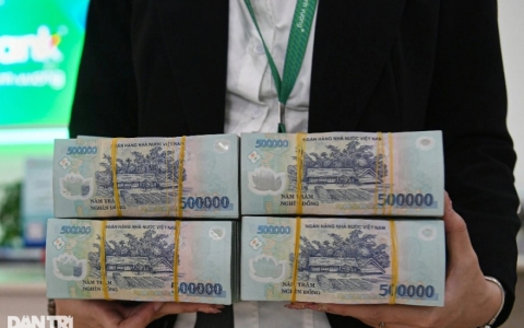 Tiền gửi người dân vào ngân hàng tiếp tục lập kỷ lục
