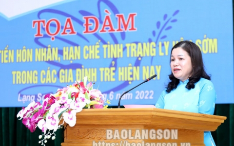 Tọa đ&agrave;m vấn đề tiền h&ocirc;n nh&acirc;n, hạn chế t&igrave;nh trạng ly h&ocirc;n sớm trong c&aacute;c gia đ&igrave;nh trẻ hiện nay