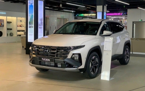 Từng bị b&aacute;n gi&aacute; k&egrave;m &ldquo;lạc&rdquo; tại đại l&yacute;, Hyundai Tucson giờ ưu đ&atilde;i lớn rẻ ngang KIA Seltos