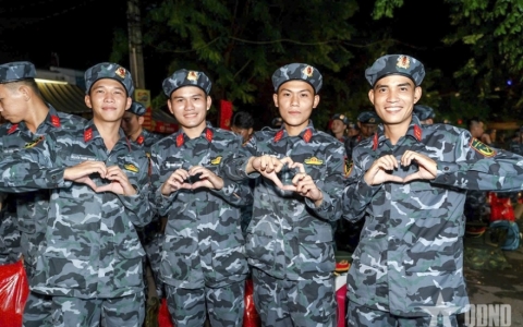 Vì phút giây thiêng liêng trên Quảng trường Ba Đình
