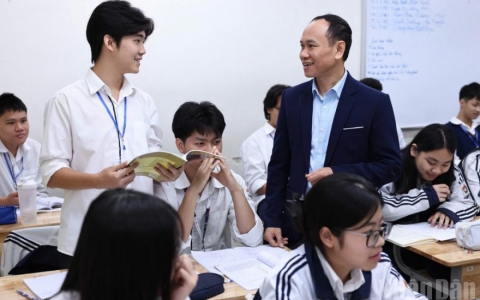 Ban h&agrave;nh quy định về nh&agrave; gi&aacute;o hợp đồng sau nghỉ hưu v&agrave; nh&agrave; gi&aacute;o thỉnh giảng
