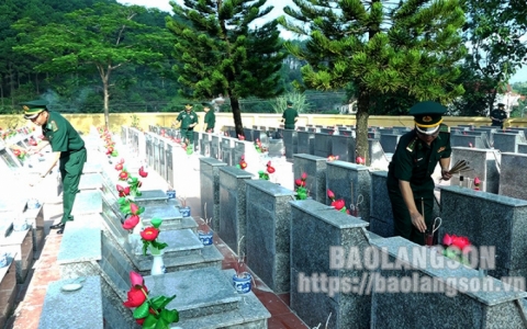 Bộ đội Biên phòng tỉnh dâng hương tưởng niệm các Anh hùng Liệt sĩ