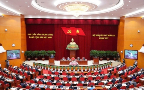 Chủ tịch nước Lương Cường điều hành ngày làm việc đầu tiên của Hội nghị Trung ương 12