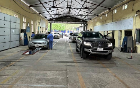 Đề xuất &ocirc; t&ocirc; thiếu dụng cụ ph&aacute; cửa sổ, gạt mưa bị từ chối đăng kiểm: Chuy&ecirc;n gia n&oacute;i g&igrave;?