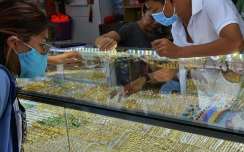 Gi&aacute; v&agrave;ng h&ocirc;m nay, 18-7: Đảo chiều tăng vọt