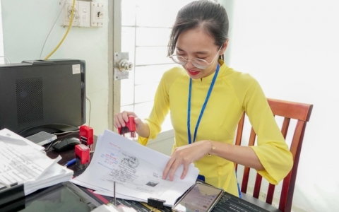 Khẩn trương rà soát sửa đổi chế độ tiền lương, phụ cấp với cán bộ