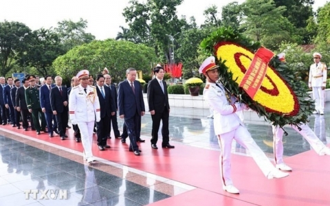 Lãnh đạo Đảng, Nhà nước dâng hương tưởng niệm các Anh hùng liệt sĩ, viếng Chủ tịch Hồ Chí Minh