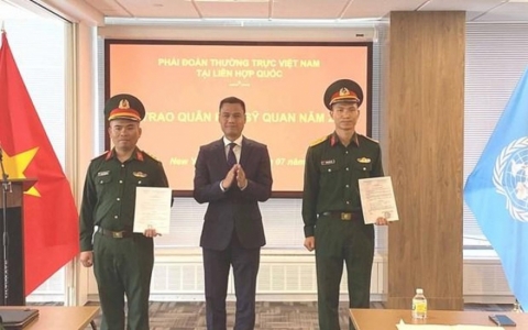Lễ trao quân hàm đặc biệt cho 2 sĩ quan Việt Nam ở Liên hợp quốc