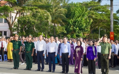 Thiêng liêng lễ chào cờ tại Đặc khu Côn Đảo sáng 26-7