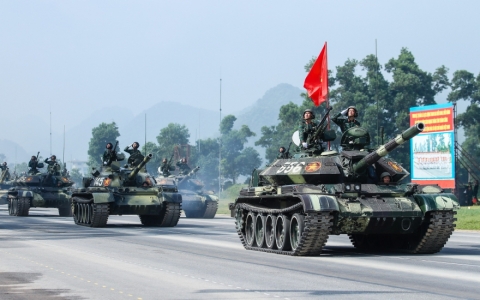Trực thăng, tàu ngầm Kilo 636 luyện tập diễu binh trên biển dịp Quốc khánh 2-9