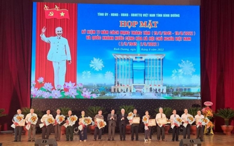 B&igrave;nh Dương họp mặt kỷ niệm 77 năm C&aacute;ch mạng Th&aacute;ng T&aacute;m v&agrave; Quốc kh&aacute;nh 2/9