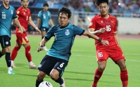 ĐT Việt Nam thi đấu th&agrave;nh c&ocirc;ng, vợ của Nguyễn Th&agrave;nh Chung thốt l&ecirc;n 3 từ đầy cảm x&uacute;c