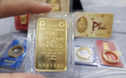 Gi&aacute; v&agrave;ng h&ocirc;m nay (10/8): Tăng vọt phi&ecirc;n đầu tuần