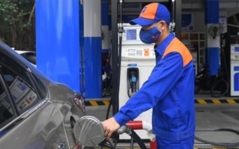 Giá xăng ngày mai tăng tiếp?